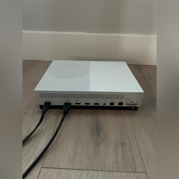 XBox One S - Picture 6 of 9